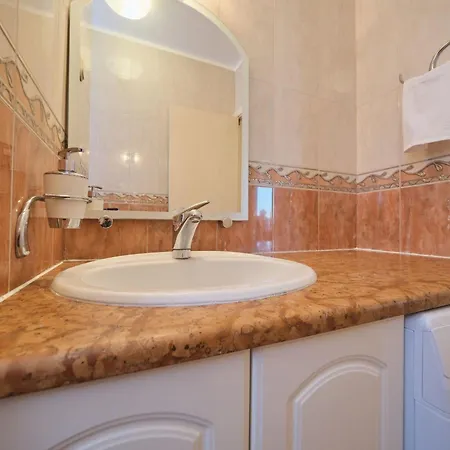 شقة Fuer 6 Personen Ca- 120 M² In Split- Dalmatien - Gespanschaft Split-dalmatie By Interhome *