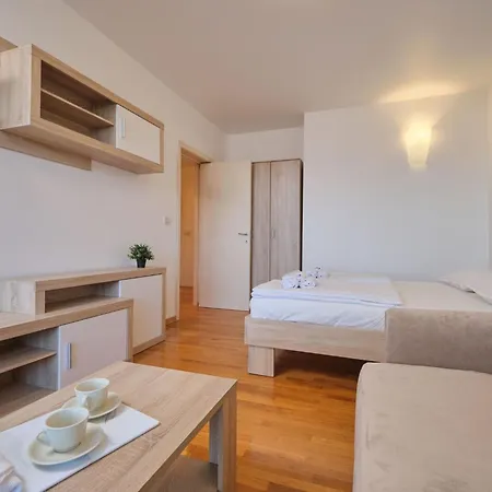 Fuer 6 Personen Ca- 120 M² In Split- Dalmatien - Gespanschaft Split-dalmatie By Interhome شقة سبليت
